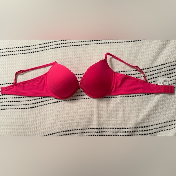 NWT Fun, Bright Pink, Fredericks of Hollywood bra. - Picture 1 of 6